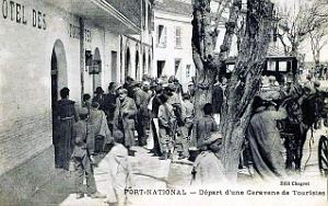 517- Fort National - Depart d'une caravane de touristes